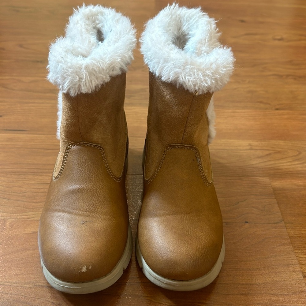 Adorable Toddler girls Oshkosh boots size 12T.